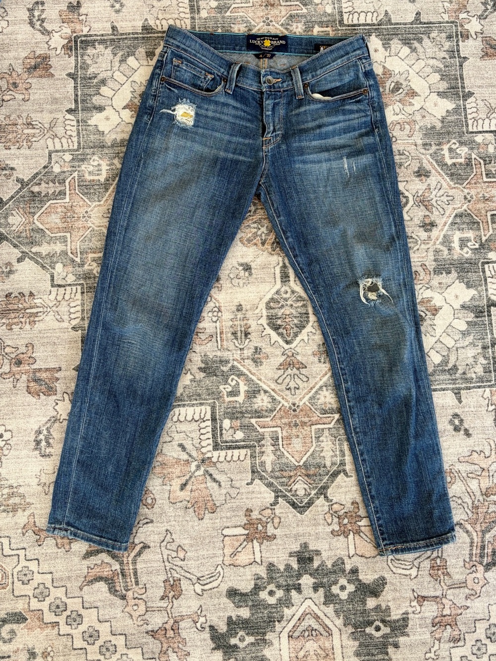 Lucky Brand Sofia Capri Distressed Jeans Size 4 / 27 Medium Wash